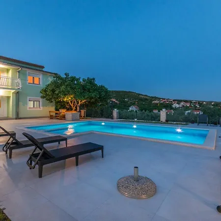 Vakantiehuis Poolincluded - Maslina Lisane Ostrovicke