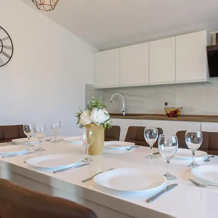 Poolincluded - Maslina Vakantiehuis Lisane Ostrovicke