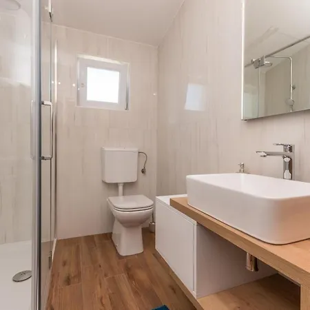 Vakantiehuis Poolincluded - Maslina