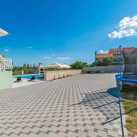 Vakantiehuis Poolincluded - Maslina *