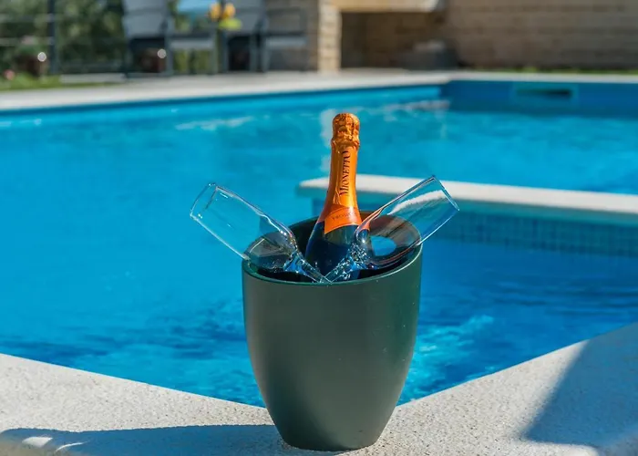 Feriehus Poolincluded - Maslina