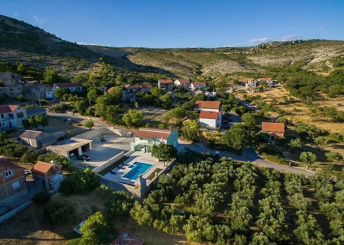 Сasa de vacaciones Poolincluded - Maslina Lisane Ostrovicke