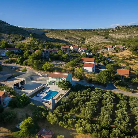Holiday home Poolincluded - Maslina Lisane Ostrovicke