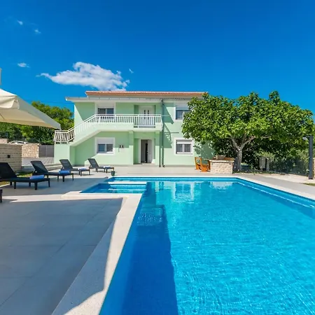 Poolincluded - Maslina Holiday home *