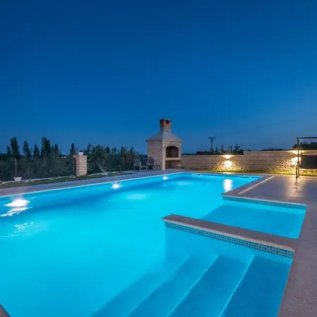 Holiday home Poolincluded - Maslina *