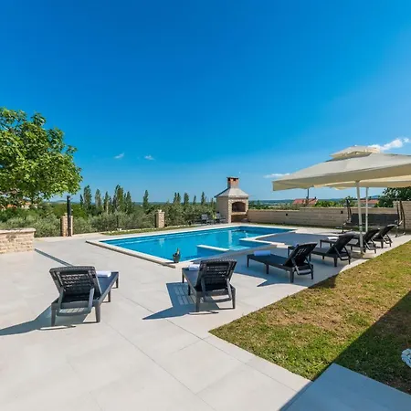 Дом отдыха Poolincluded - Maslina