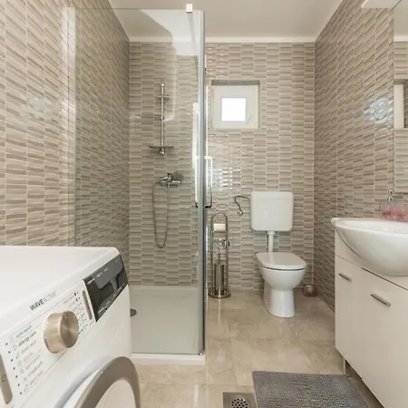 Poolincluded - Maslina Holiday home *