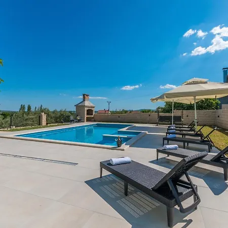 Дом отдыха Poolincluded - Maslina Lisane Ostrovicke